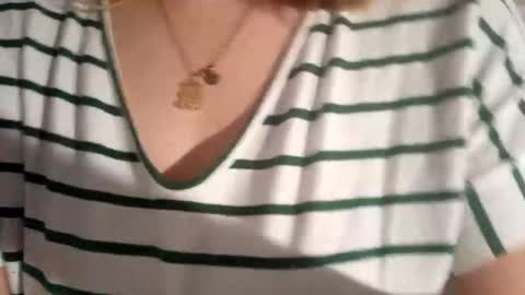 Snapshot of kitsuneniki chatting on March 2, 6:26 pm kitsuneniki online show from March 2, 6:26 pm