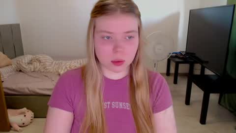 Snapshot of kitten_jenny01 chatting on June 12, 3:44 pm Jennyblonde and Emmabrunette online show from June 12, 3:44 pm