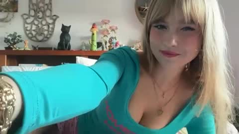 kittengirlxo online show from July 31, 4:56 am