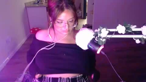 kittengonewild online show from May 24, 4:17 am