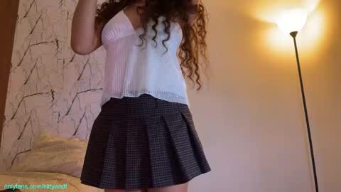 Kitty black hair 19 years Isa red hair18 years John 21 years online show from March 18, 2:04 am