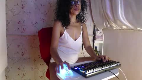 Snapshot of kittykatss chatting on December 19, 6:31 am Viktoria online show from December 19, 6:31 am