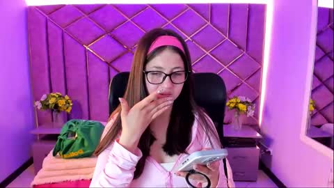 Sarah online show from June 3, 1:57 pm