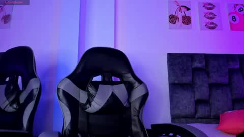 kitty online show from April 18, 6:45 pm