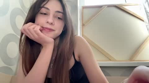 Snapshot of kittyymoonnn chatting on June 2, 2:19 pm Emma online show from June 2, 2:19 pm
