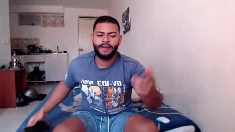Snapshot of kleyton336 chatting on February 5, 3:49 pm kleyton online show from February 5, 3:49 pm