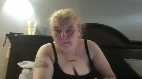 kmarie1196 online show from June 7, 3:38 pm