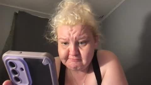 kmarie1196 online show from August 4, 4:53 pm