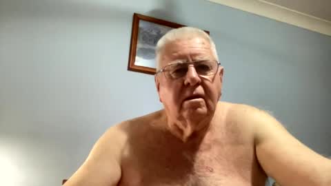Snapshot of knights2001 chatting on July 21, 11:23 am Aussiedude online show from July 21, 11:23 am