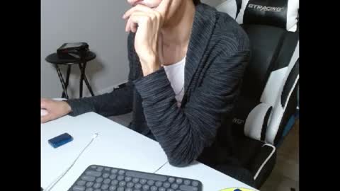 Snapshot of knkysubtwnk chatting on February 19, 11:28 am bttmtwink online show from February 19, 11:28 am