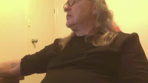 knobout online show from June 18, 6:57 am