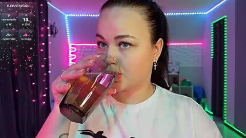 Mia online show from February 2, 12:59 pm