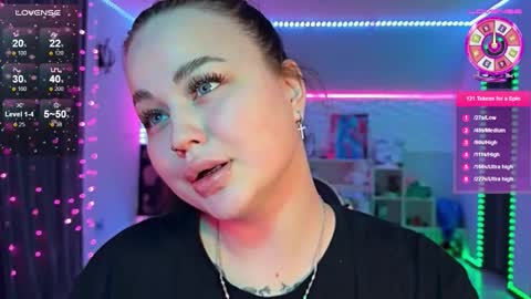 Mia online show from February 6, 5:16 pm