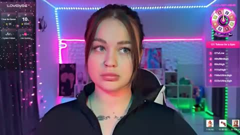 Mia online show from February 12, 8:26 pm