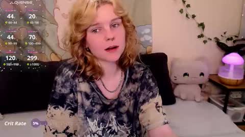 Snapshot of komorebbi chatting on April 23, 10:56 pm Marta online show from April 23, 10:56 pm
