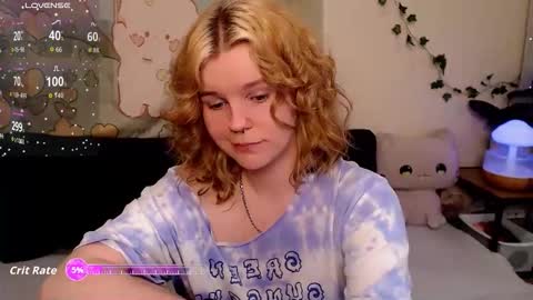 Snapshot of komorebbi chatting on April 24, 11:07 pm Marta online show from April 24, 11:07 pm
