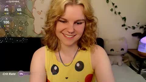 Snapshot of komorebbi chatting on April 27, 11:03 pm Marta online show from April 27, 11:03 pm