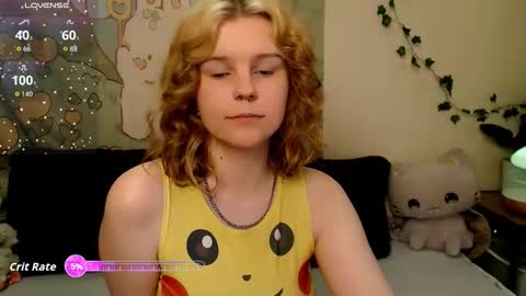 Snapshot of komorebbi chatting on April 30, 10:36 pm Marta online show from April 30, 10:36 pm