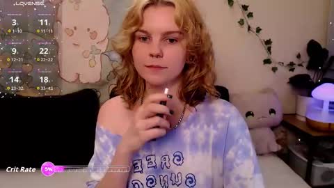 Snapshot of komorebbi chatting on May 8, 10:48 pm Marta online show from May 8, 10:48 pm