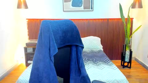 Snapshot of kora_shadow chatting on December 4, 7:33 pm Kora Shadow online show from December 4, 7:33 pm