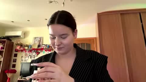 Mary online show from June 15, 12:18 pm