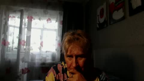 Snapshot of koroleva70 chatting on June 6, 9:58 am VIKA online show from June 6, 9:58 am