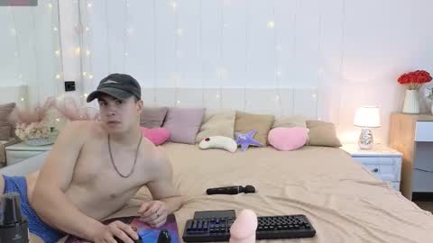 kris_braun online show from February 1, 9:19 am