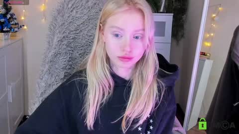 kris_grant online show from December 28, 1:28 pm