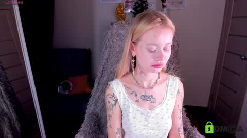 kris_grant online show from January 8, 10:37 am