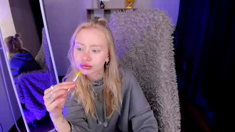 kris_grant online show from March 5, 10:44 am