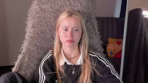 kris_grant online show from September 17, 10:50 am