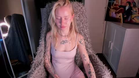 kris_grant online show from October 3, 8:33 am