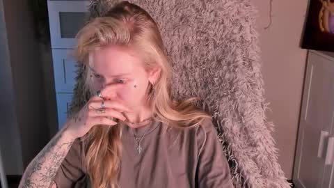 kris_grant online show from October 9, 10:35 am