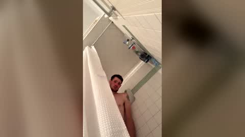 krispyholmes online show from May 17, 2:20 am