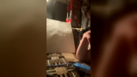 krispyholmes online show from June 18, 9:58 am