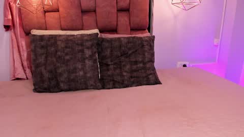 Snapshot of kristakinnky chatting on June 26, 12:09 pm BETANIA online show from June 26, 12:09 pm