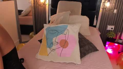 Snapshot of kristakinnky chatting on July 11, 12:08 pm BETANIA online show from July 11, 12:08 pm