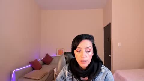 Snapshot of kristen_garner chatting on June 22, 7:22 pm Sophia online show from June 22, 7:22 pm