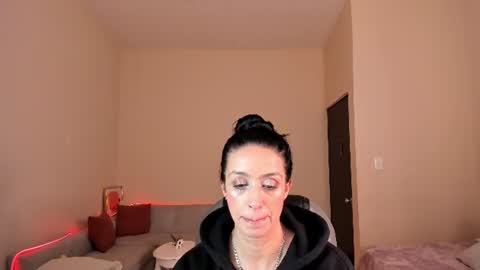 Snapshot of kristen_garner chatting on June 24, 7:24 pm Sophia online show from June 24, 7:24 pm