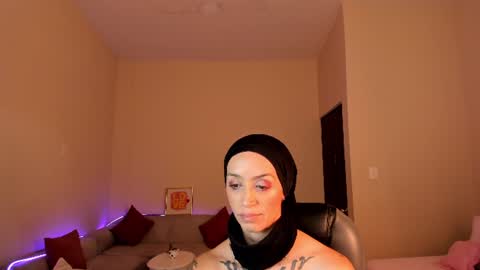 Snapshot of kristen_garner chatting on July 1, 7:24 pm Sophia online show from July 1, 7:24 pm