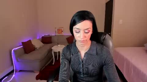 Snapshot of kristen_garner chatting on July 2, 7:42 pm Sophia online show from July 2, 7:42 pm