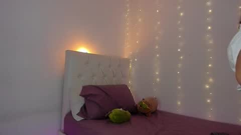 Snapshot of kristen_hanks06 chatting on February 6, 6:22 pm Kris online show from February 6, 6:22 pm