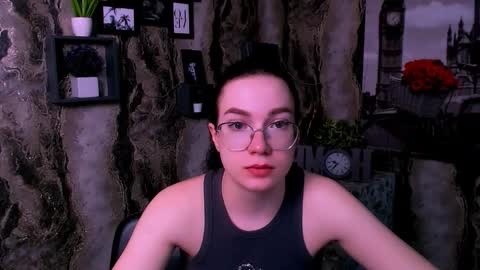 Snapshot of kristenx_x chatting on March 28, 10:15 am Kristen online show from March 28, 10:15 am