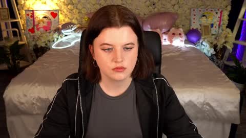 kristifoxy online show from April 2, 6:27 pm