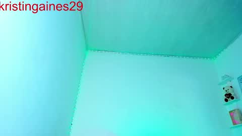 Snapshot of kristiingaines_ chatting on December 20, 4:25 pm kristin online show from December 20, 4:25 pm