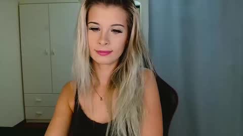 KristineAmore online show from December 17, 3:29 pm