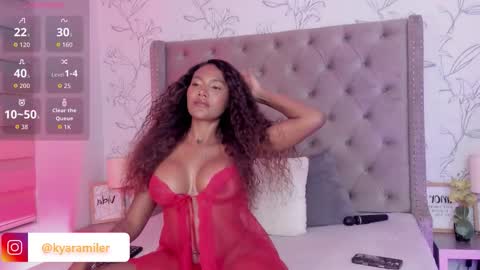 kyaraebony_ online show from March 27, 1:22 am