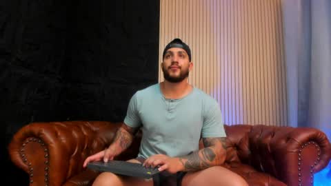 kylenorth_ online show from May 28, 5:10 pm