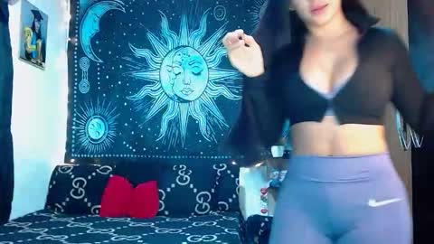 Snapshot of kylie_capricorn chatting on February 2, 10:52 pm kylie online show from February 2, 10:52 pm