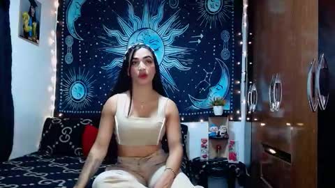 Snapshot of kylie_capricorn chatting on February 15, 9:33 pm kylie online show from February 15, 9:33 pm